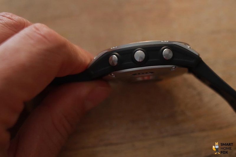 Кнопки слева на Garmin Fenix 7.